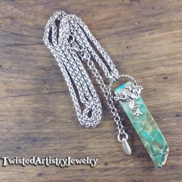 Tree Frog and Teal Green Imperial Jasper Shard Pendant Necklace - Picture 6 of 7